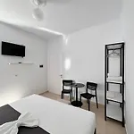 Gjoka & Apartments, In Front Of Bougainville Bay * Sarandë