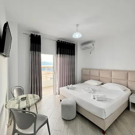 Gjoka & Apartments, In Front Of Bougainville Bay アパート Sarandë