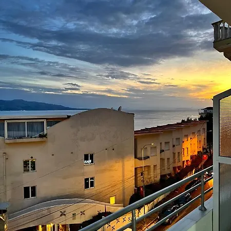 Gjoka & Apartments, In Front Of Bougainville Bay アパート Sarandë