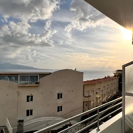Gjoka & Apartments, In Front Of Bougainville Bay アパート Sarandë