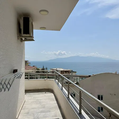 Gjoka & Apartments, In Front Of Bougainville Bay アパート Sarandë