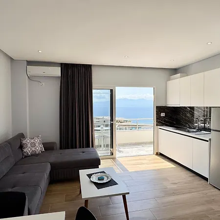 Gjoka & Apartments, In Front Of Bougainville Bay アパート Sarandë